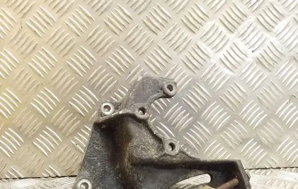 Subaru Legacy Power steering pump mounting bracket 