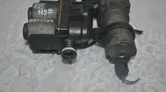 BMW 3 E90 E91 Coolant heater control valve 8374994 1147412135