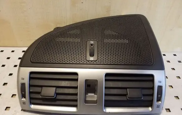 Toyota Avensis T270 Dash center air vent grill 55670051
