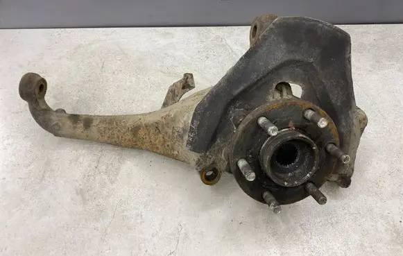 Nissan Pathfinder R51 Front wheel hub spindle knuckle