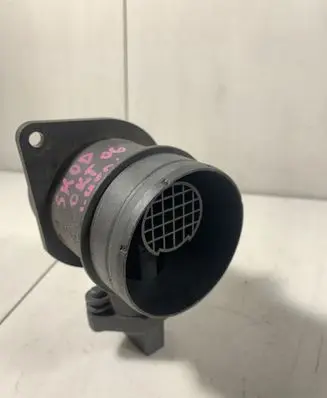 Skoda Octavia Mk2 (1Z) Mass air flow meter 038906461B