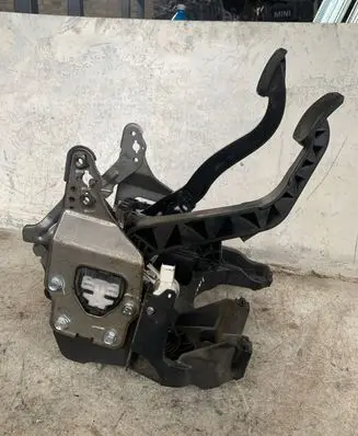 Opel Insignia A Pedal assembly 