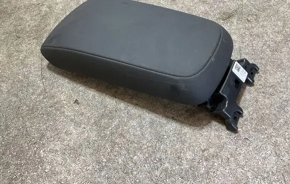 Volvo XC40 Armrest 32352694 P32352694 T2311061A44351