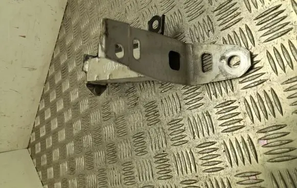 Toyota RAV 4 (XA50) Engine mounting bracket