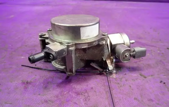 Volkswagen PASSAT CC Vacuum pump