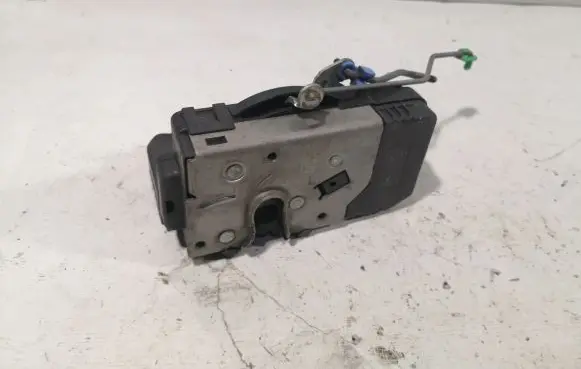 Opel Vivaro Front door lock 8200008260 91166230