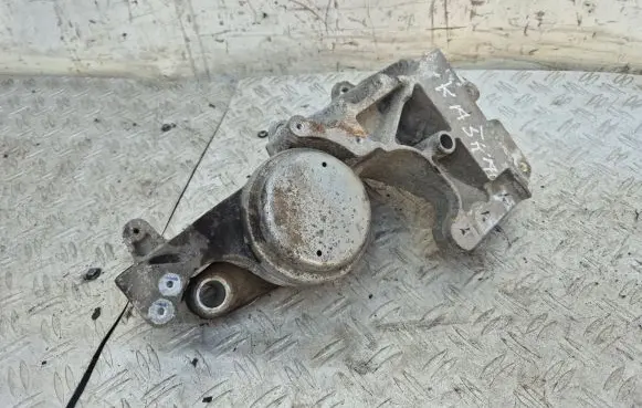 Nissan Qashqai Engine mount bracket 11220JD700