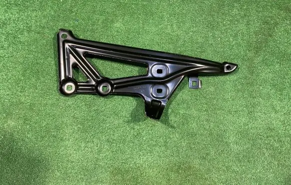 BMW X1 F48 F49 Fender mounting bracket 7329448