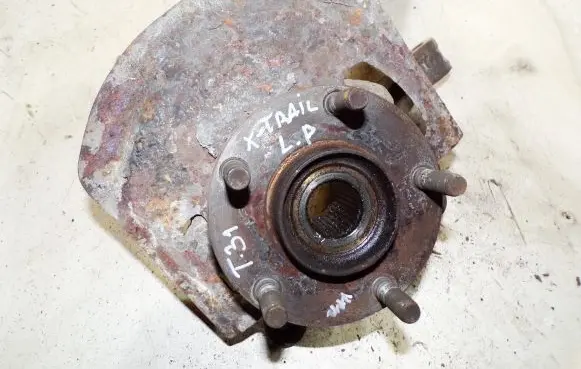 Nissan X-Trail T31 Front wheel hub spindle knuckle