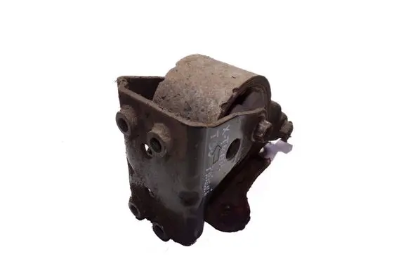 Nissan X-Trail T30 Engine mount bracket