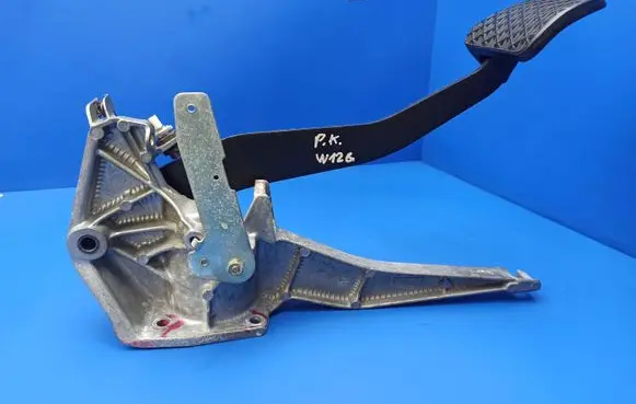 Mercedes-Benz S W126 Brake pedal 1262901819