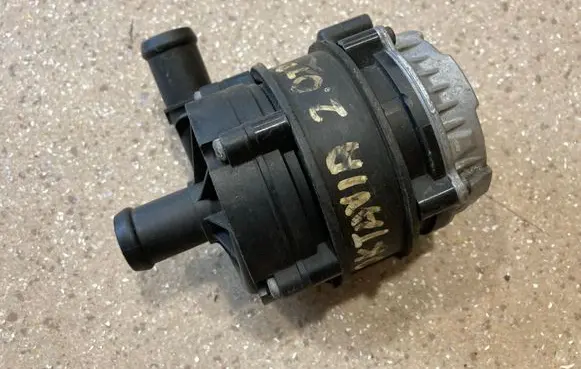 Audi Q3 8U Electric auxiliary coolant/water pump 04L965567A
