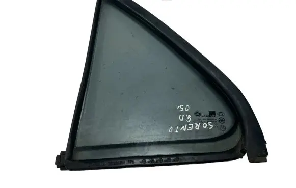 KIA Sorento Rear vent window glass DR835723E000RH