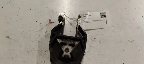 Volvo V40 Engine mount bracket P112D