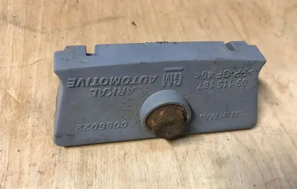 Opel Astra J Battery bracket 09115187