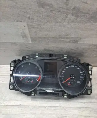 Volkswagen Golf VII Speedometer (instrument cluster) 5G1920731 1555020070