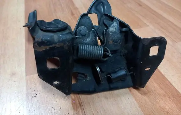 Chrysler Voyager Engine bonnet/hood lock/catch