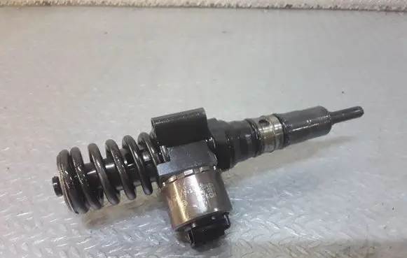 Audi A4 S4 B7 8E 8H Fuel injector 03G130073G 0414720404