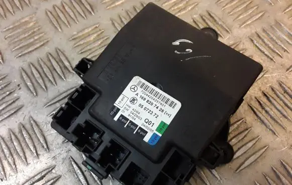 Mercedes-Benz A W169 Door control unit/module 1698207426 A1698207426