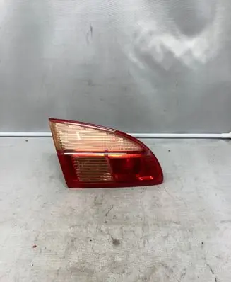 Toyota Avensis T220 Tailgate rear/tail lights 89022026