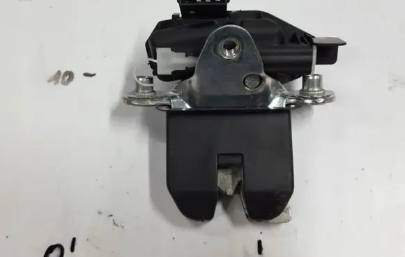 Skoda Fabia Mk2 (5J) Tailgate/trunk/boot lock/catch/latch 5J0827501D