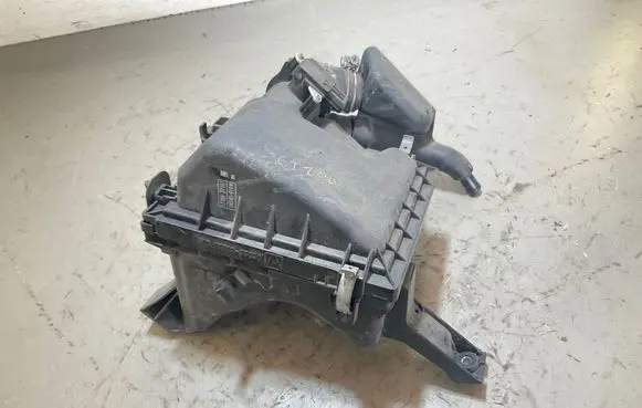 Lexus CT 200H Air filter box 1770137220 1140603650