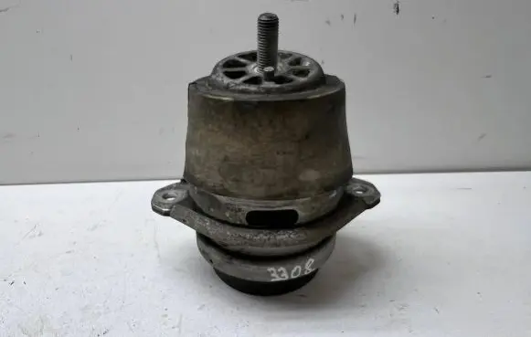 Volkswagen Touareg II Engine mount bracket 7P6199131D