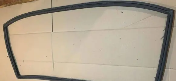 Mercedes-Benz W123 Windshield trim