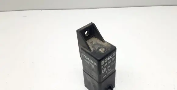Volvo XC90 Glow plug pre-heat relay 30751798 0281003037