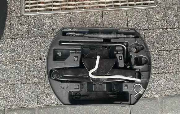 Citroen C3 Aircross Tool set 9817224380