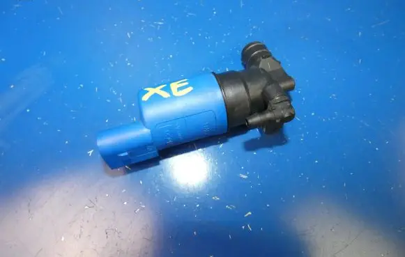 Jaguar XE Windscreen/windshield washer pump
