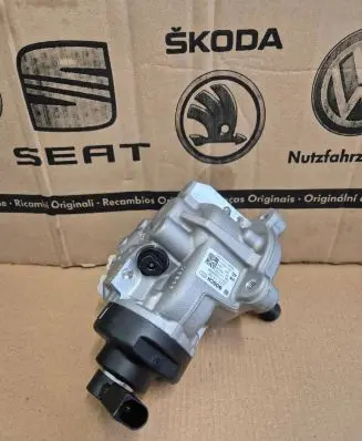 Volkswagen PASSAT B8 Fuel injection high pressure pump 05L130755 0445010790 05L130V01