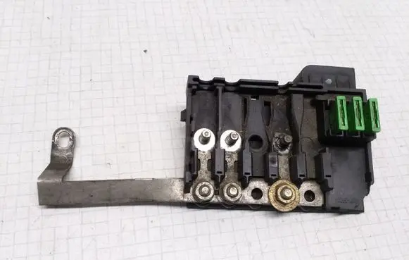 Volkswagen Golf IV Fuse module