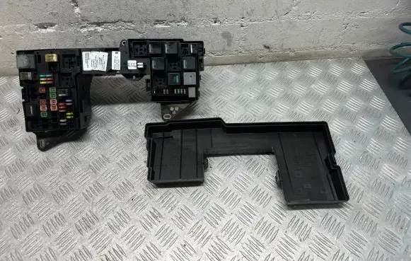 Jaguar XF X250 Fuse module AX2314290JA 03082009