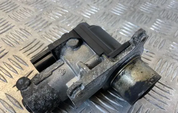 Volkswagen Caddy EGR valve 03G131501N 700678040 08T192