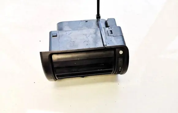 Audi A4 S4 B5 8D Dash center air vent grill 8d0820902