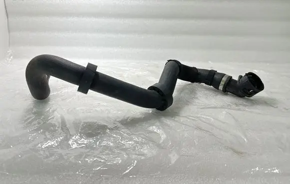 Volkswagen Touareg I Engine coolant pipe/hose 7L6122291H 7L6122101
