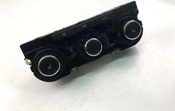 Skoda Octavia Mk2 (1Z) Climate control unit 3T0820047AD