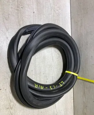 Rear door rubber seal (on body)