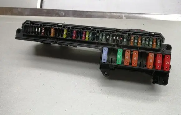 BMW 5 E60 E61 Fuse module 6957330