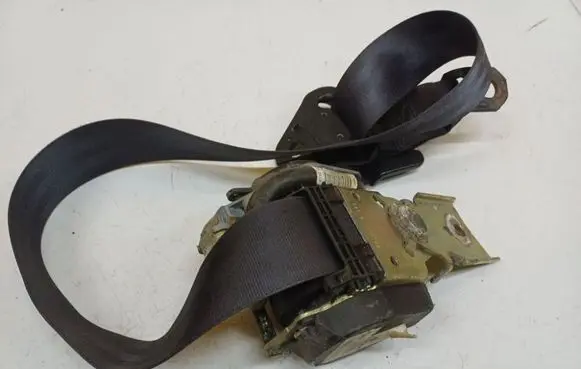 Dodge Stratus Rear seatbelt