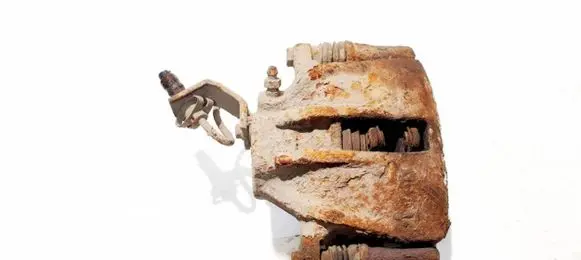 Volkswagen PASSAT B4 Front brake caliper