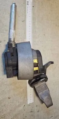 Mercedes-Benz E W210 Front seatbelt 57547D00