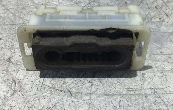 Radiator mount bracket