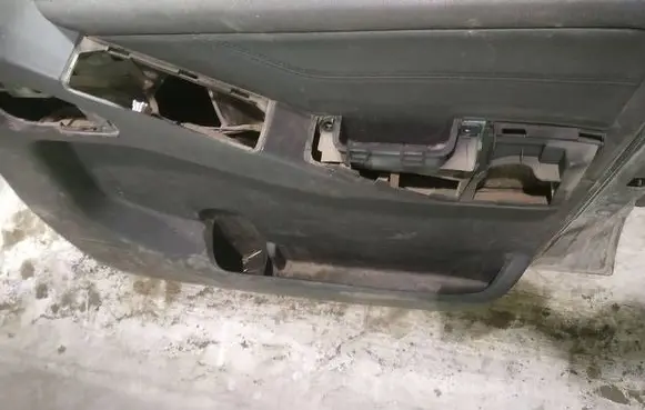 Nissan Pathfinder R51 Front door card panel trim 