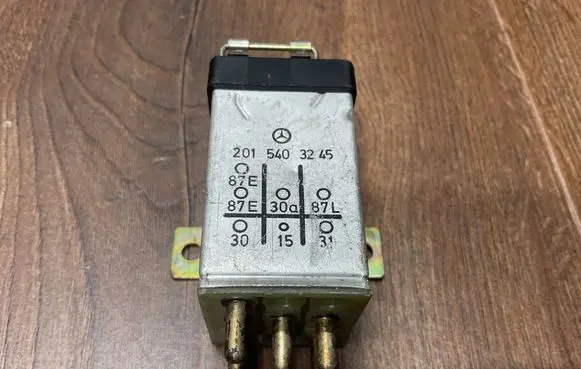 Mercedes-Benz 190 W201 Other relay 2015403245