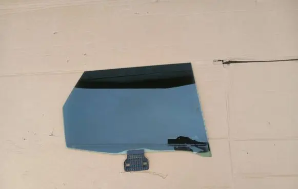 Rear door window glass
