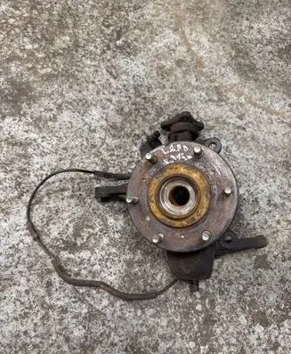 Mitsubishi L200 Front wheel hub MR992367