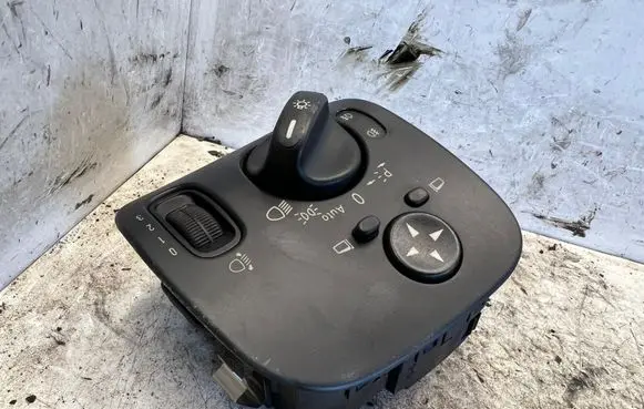 Mercedes-Benz C W203 Light switch A2035450604