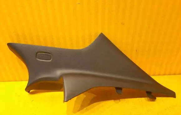 (D)pillar trim (top)